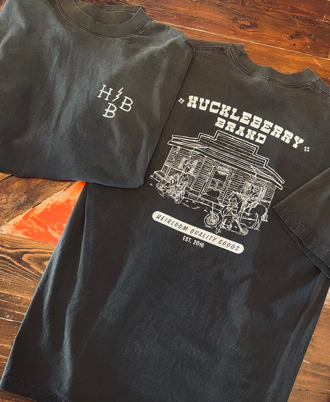 HUCKLEBERRY SALOON MENS TEE