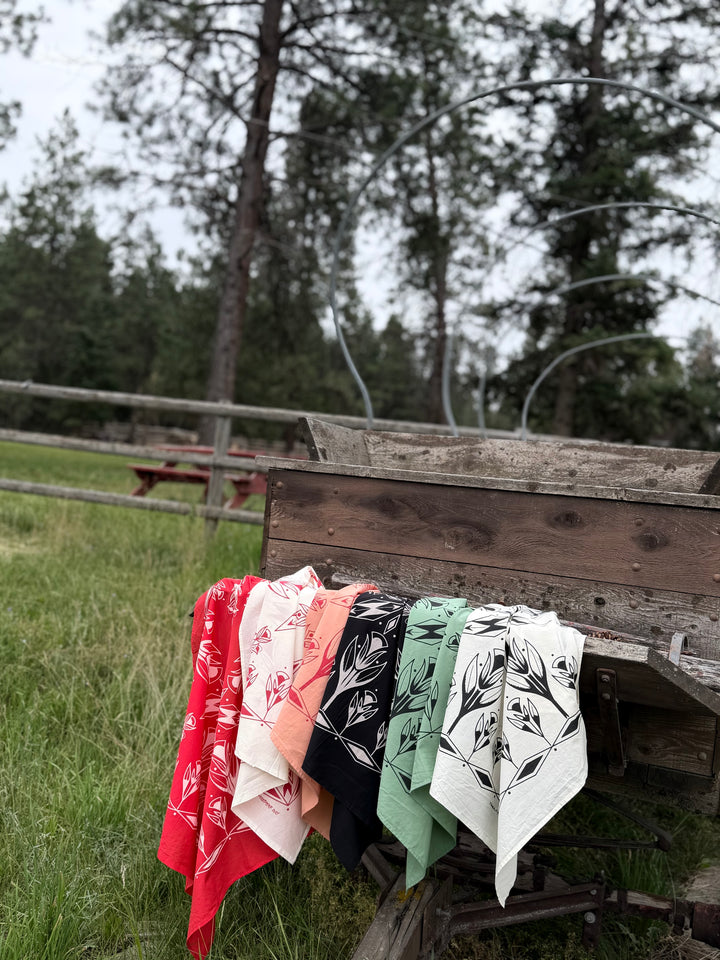 VINTAGE FLOWER BANDANA
