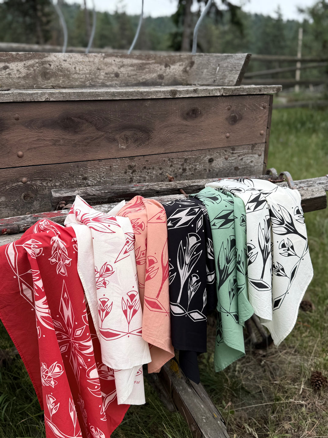VINTAGE FLOWER BANDANA