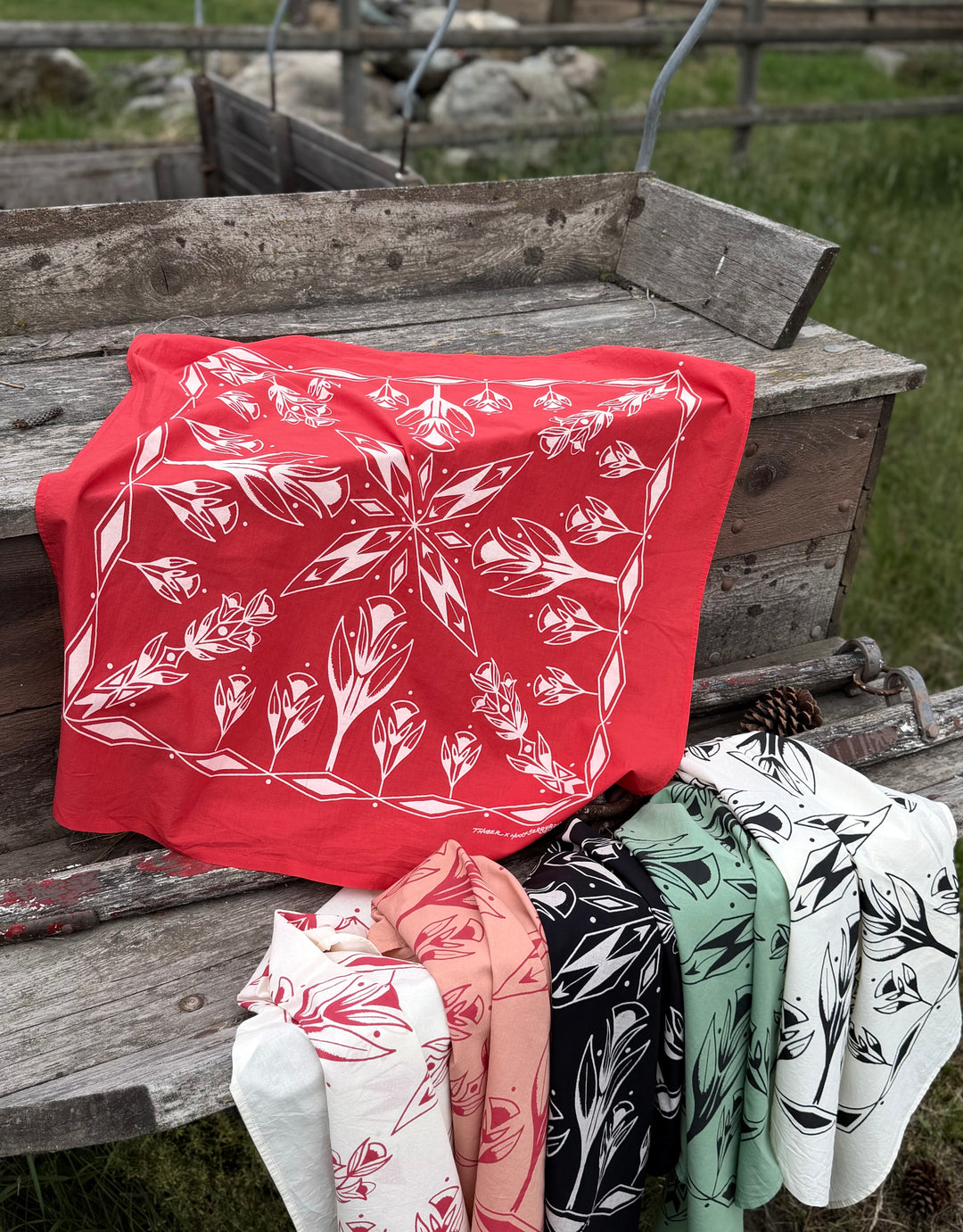 VINTAGE FLOWER BANDANA